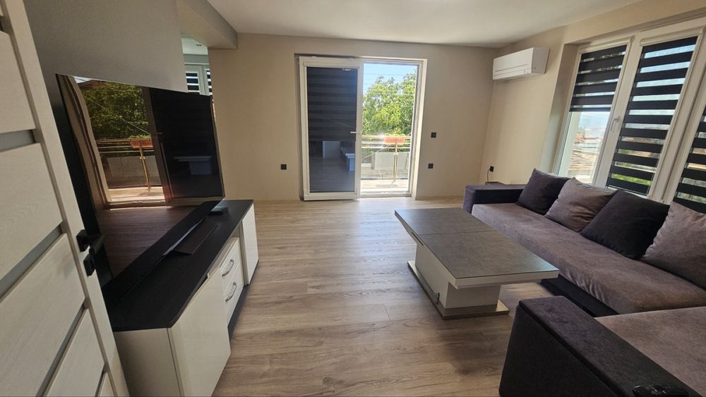 Дава се под наем Етаж от къща в Варна, Младост 1 - 150 кв.м за 510 € - Снимка #1