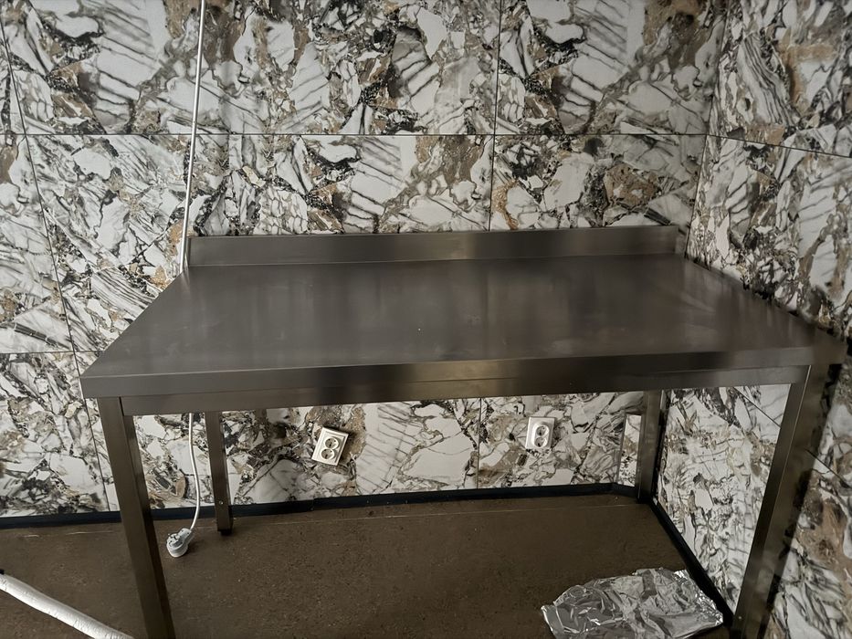 Masa inox,hota cu motor,chiuveta cu 2 cuve