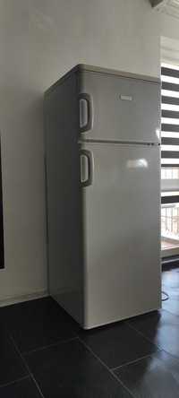 Хладилник с фризер Electrolux  ERD24001W8