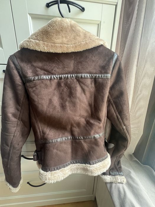 Geaca blana Bershka ( imblanita)
