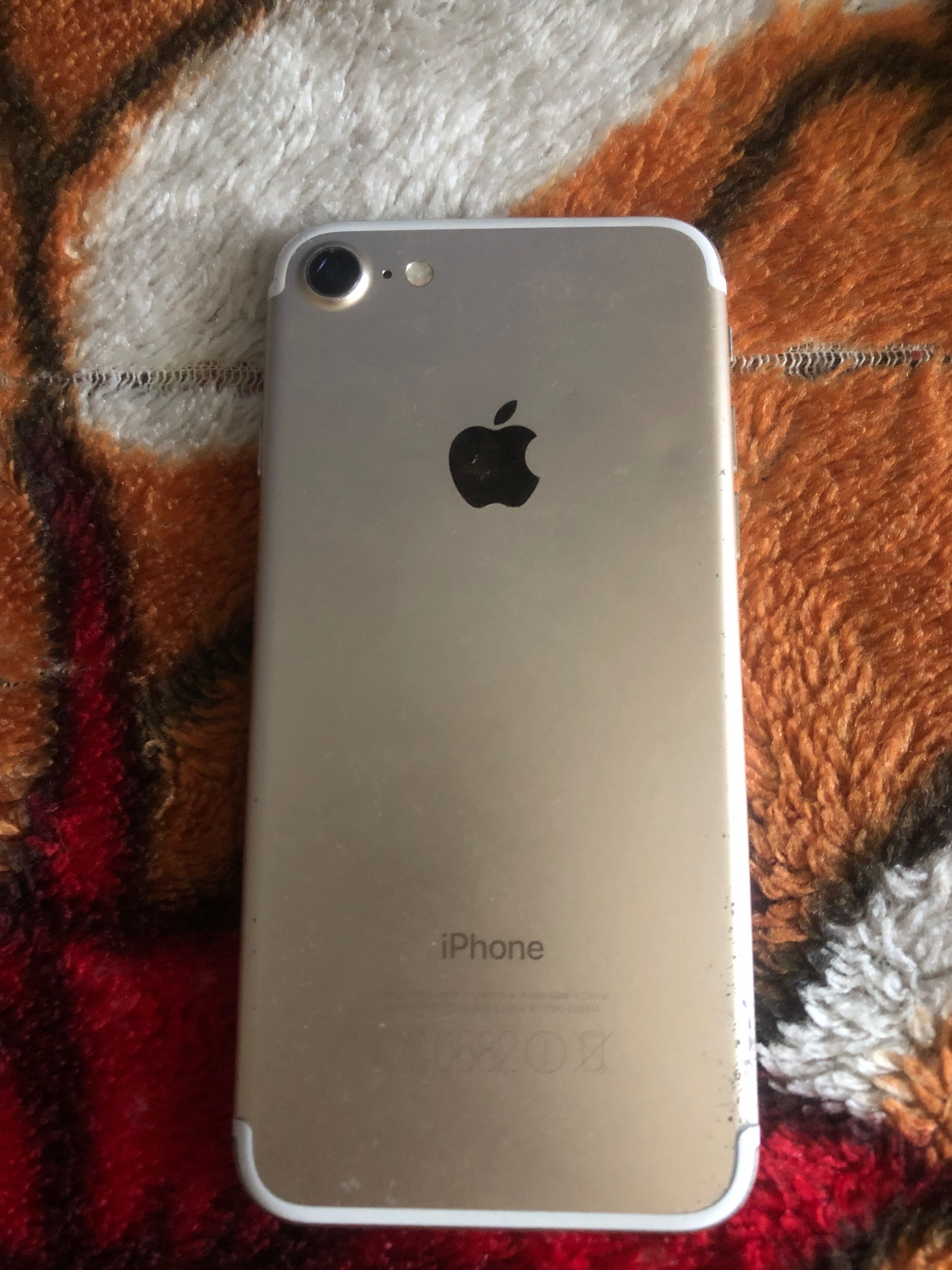 Iphone 7  citiți descrierea pentru mai multe informați