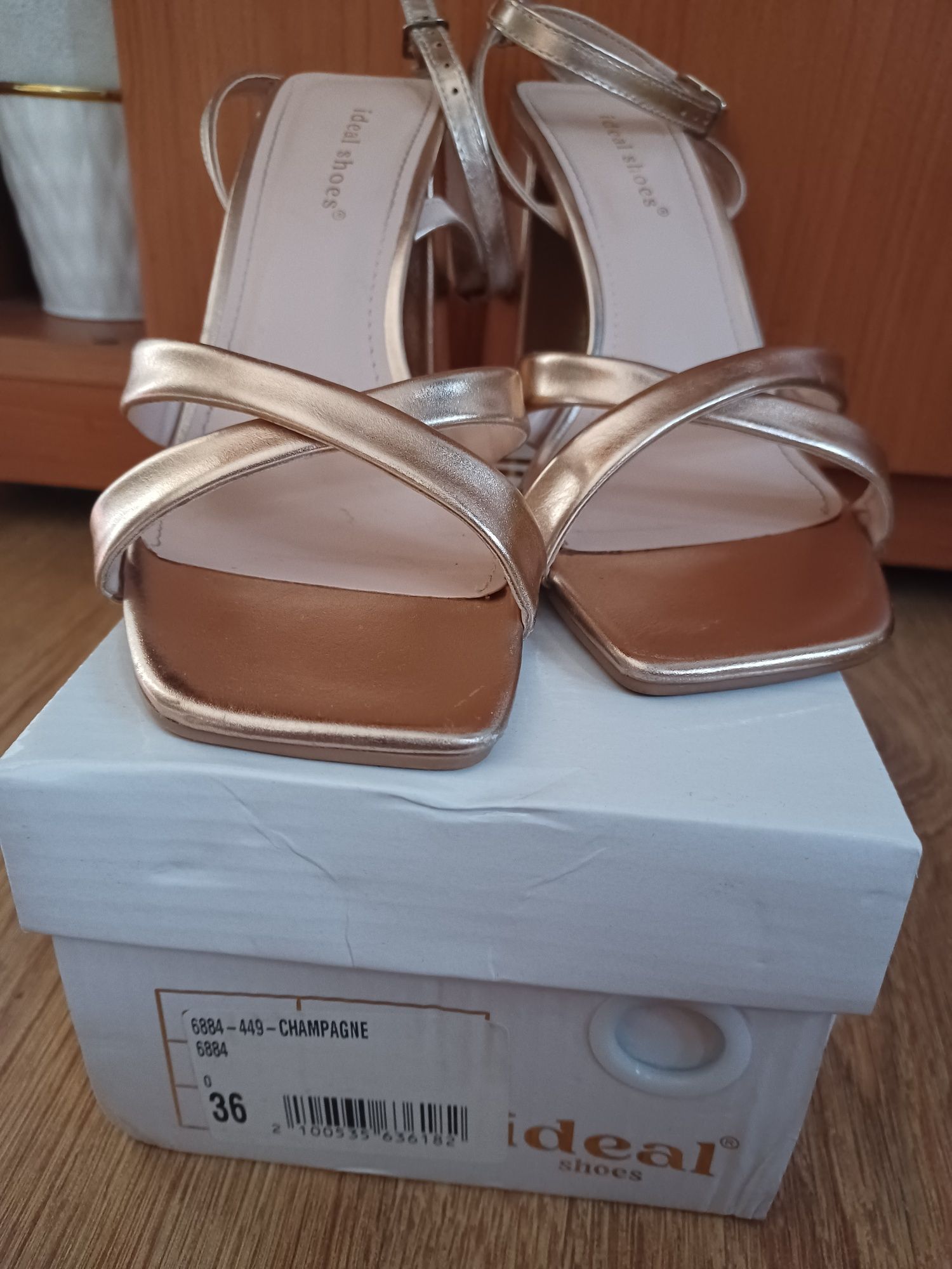 Sandale cu toc femei