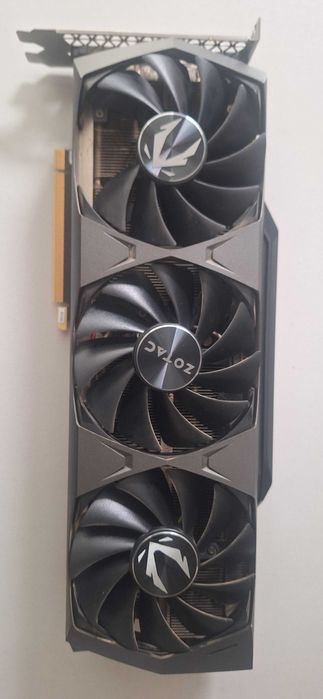 Продавам видеокарта ZOTAC GAMING GeForce RTX 3090 Trinity 24GB