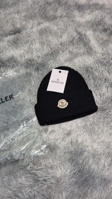 Caciula Moncler neagra