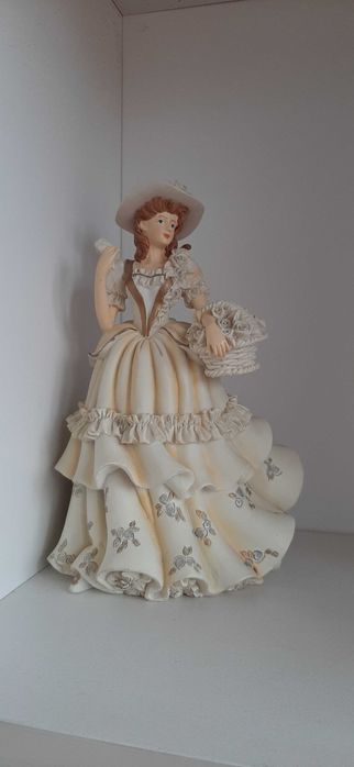 Порцеланови кукли с маркировка