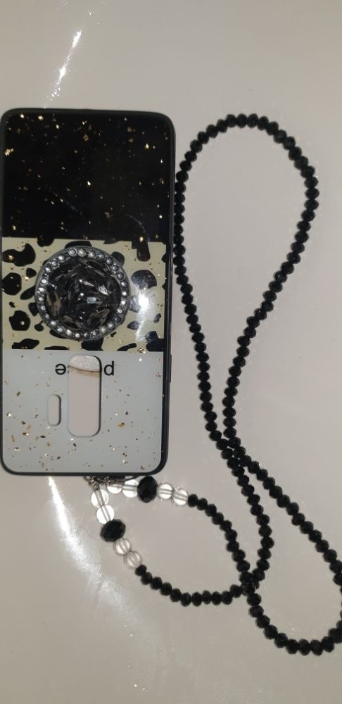 SAMSUNG S9plus с 3 калъфа за него