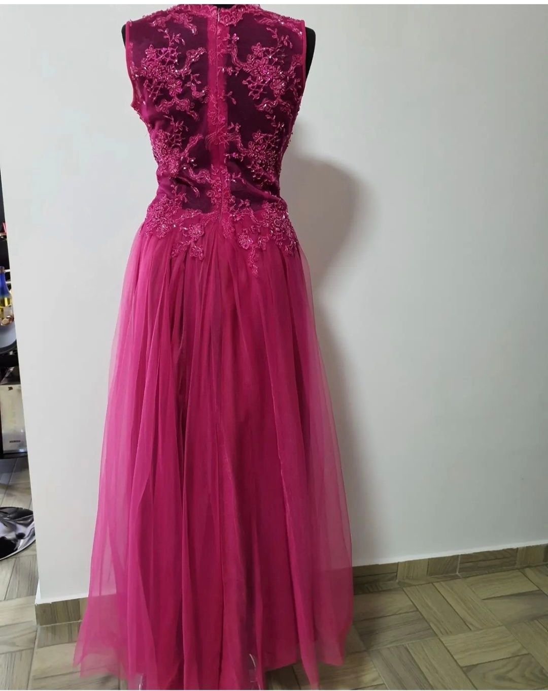 Rochie ampla rosu Rubin dantela brodata din matase naturala si tull;
