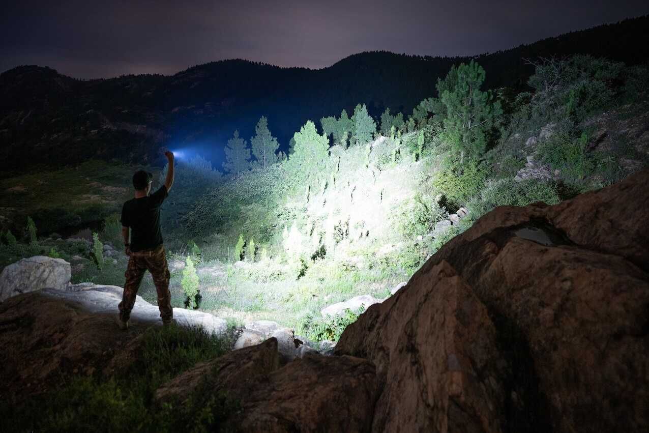 Lanterna Olight Seeker 4 Pro, 4600lumeni max, noua, sigilata