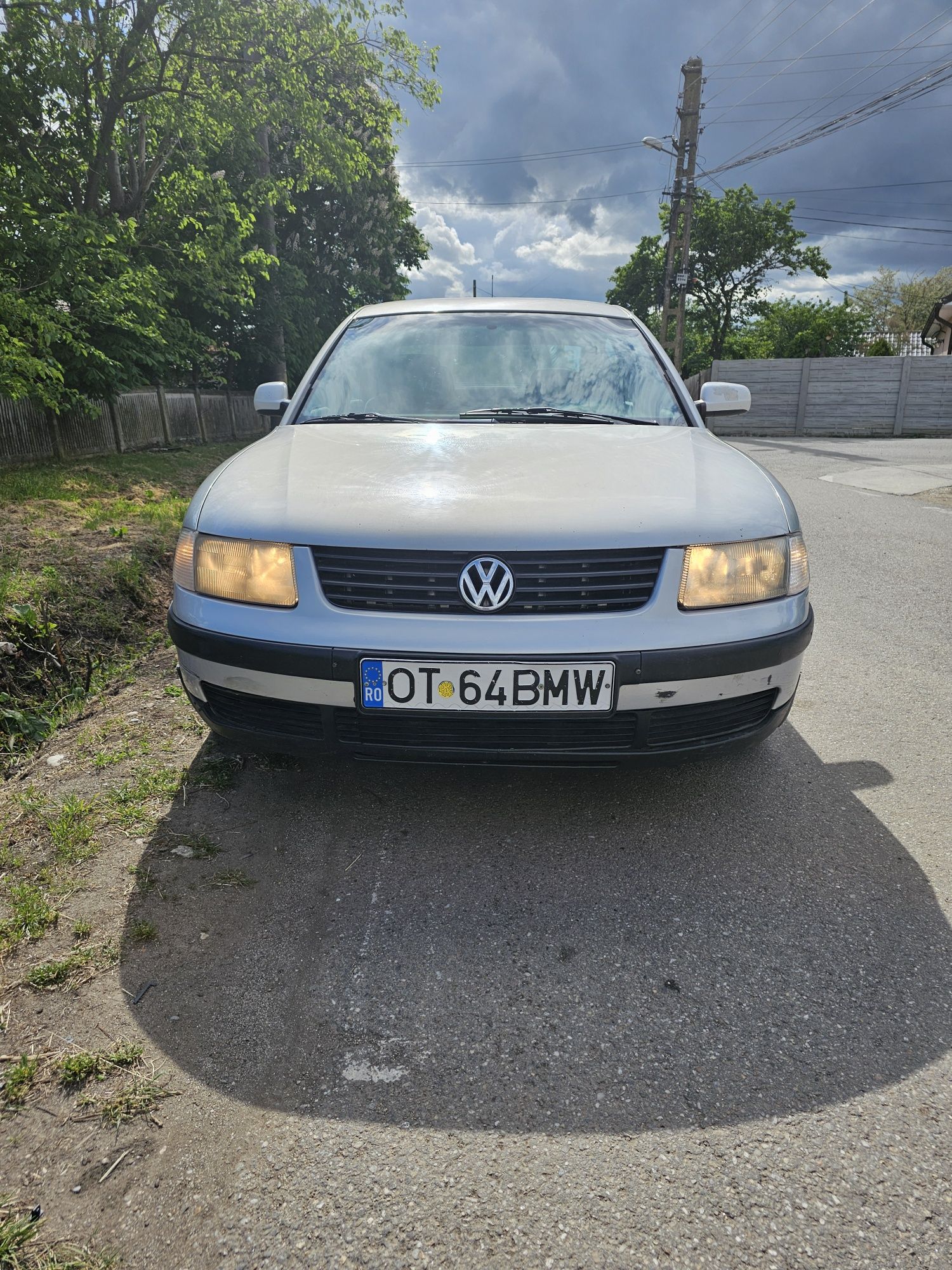 Vând Volkswagen Passat B5