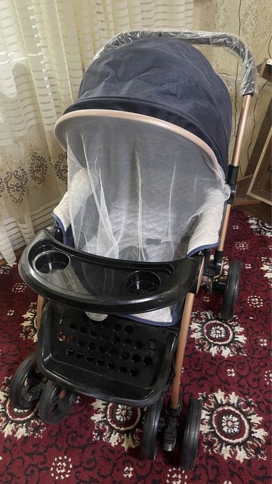 Коляска сотилади