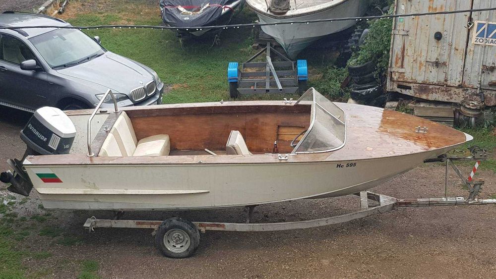 Продавам лодка HOHMAN