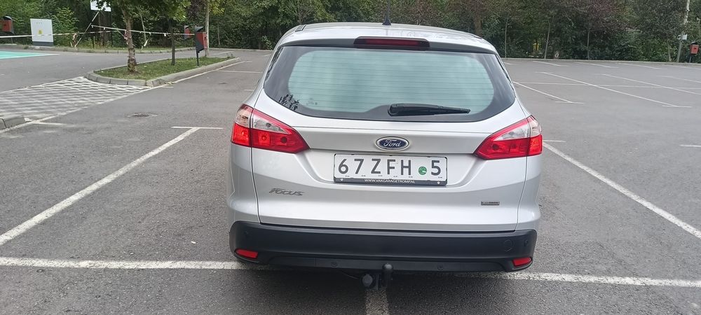 Ford Focus lll Euro5 Diesel 1+6 trepte 
Mașina este foarte bine întreț