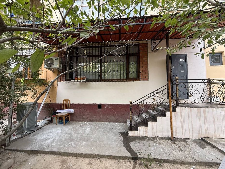 Chilonzor 20kv   1-dom
1-etaj 3 xonali 9 etajlik dom