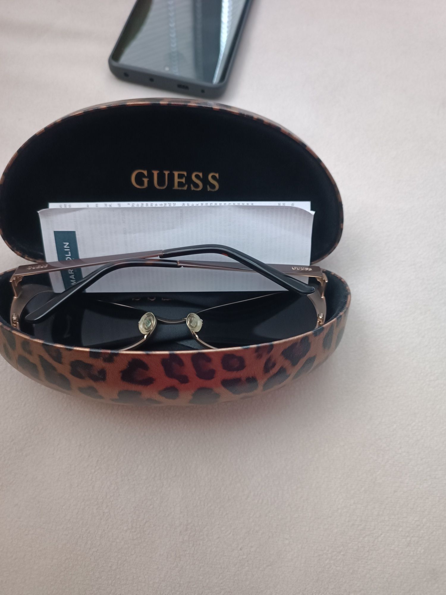 Слънчеви очила Guess