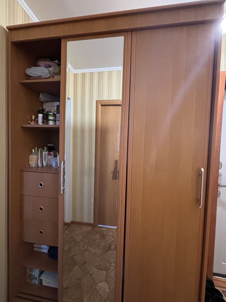 Трехдверный шкаф для прихожей