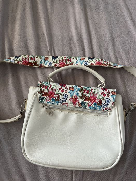 Дамски чантички различни видове