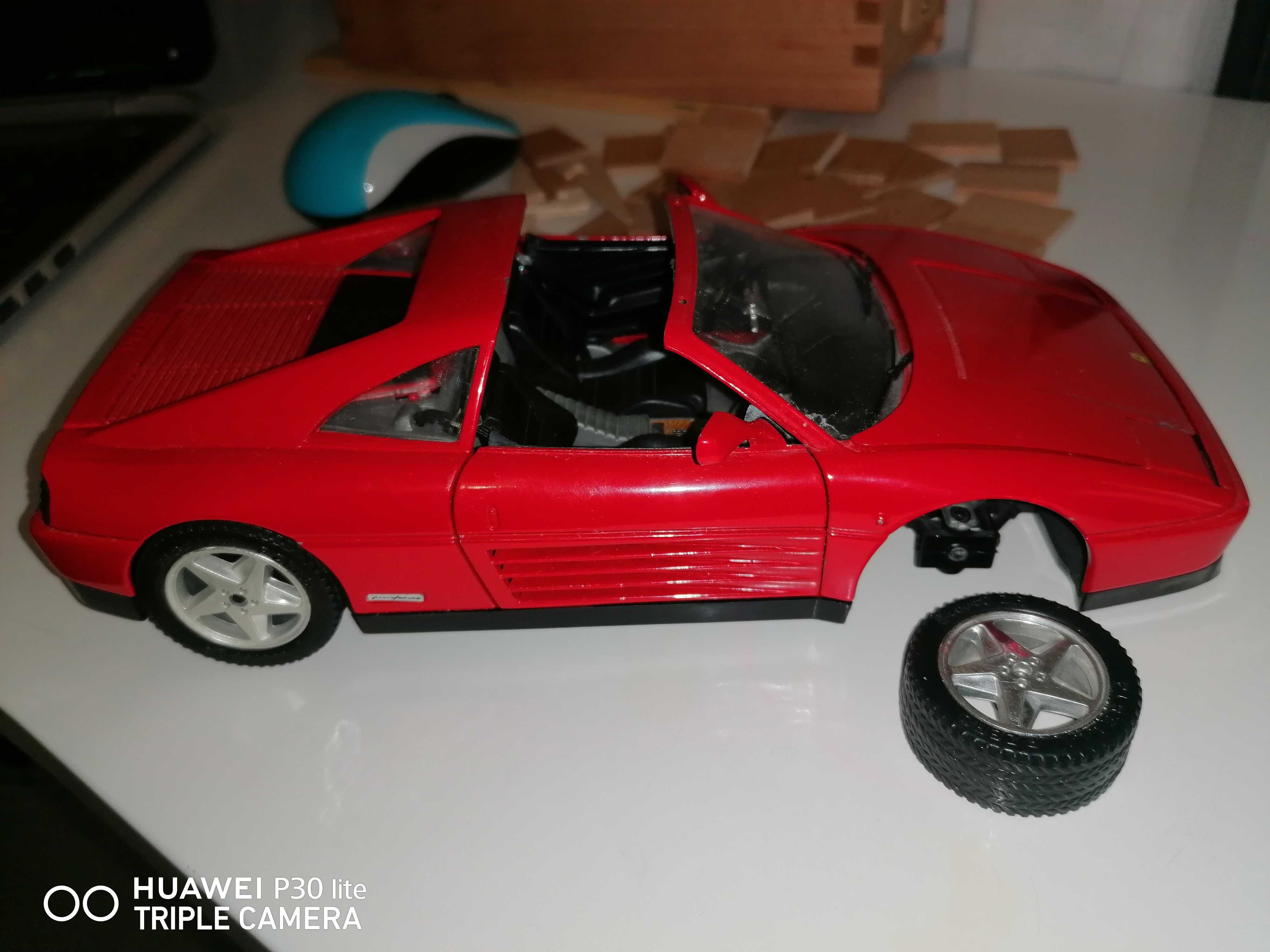 Vând jucărie macheta Ferrari 1 18 mira