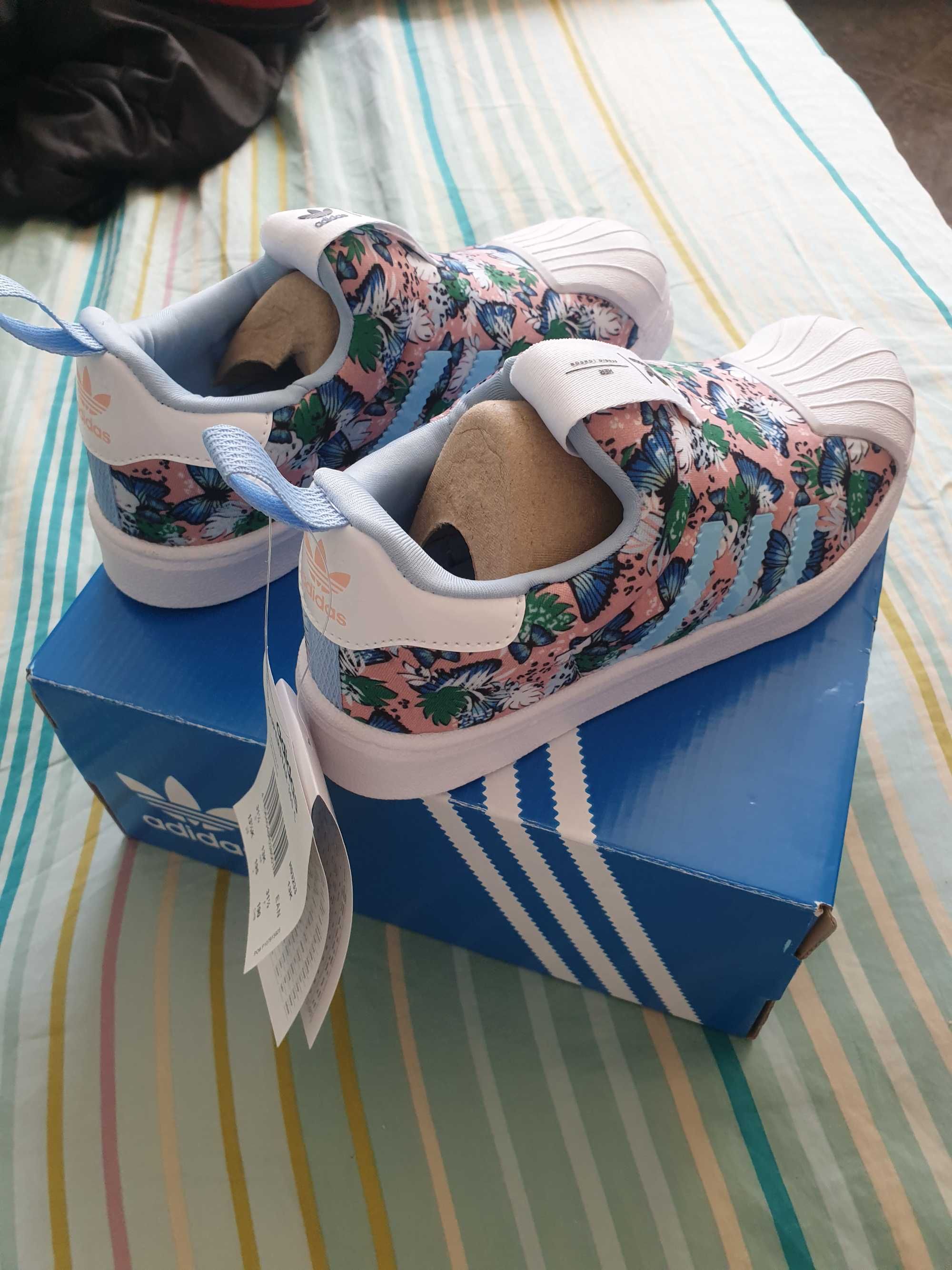 Adidas Superstar kids London Studio 360