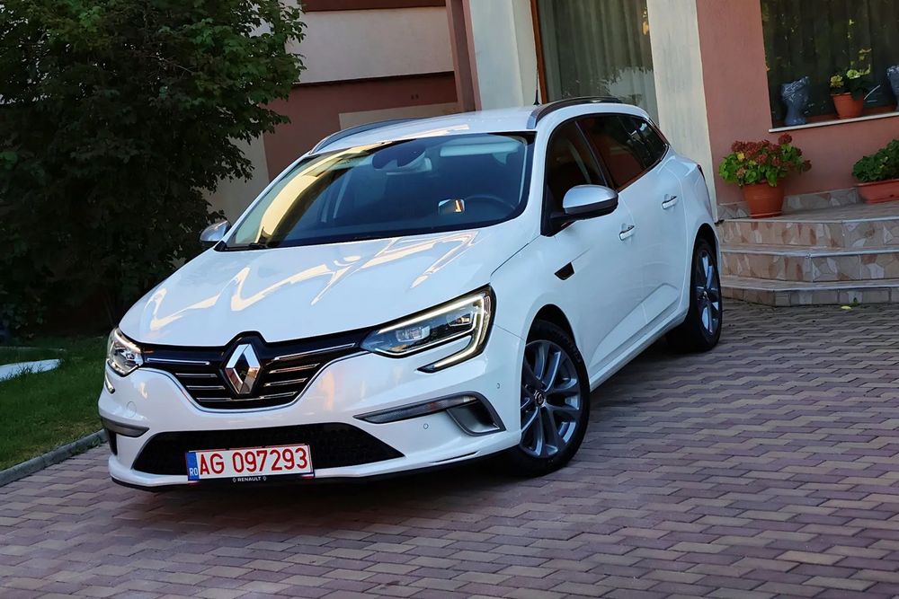 Renault Megane GT line bose 2017/full led/line assist/side assist/distronic/jante 17