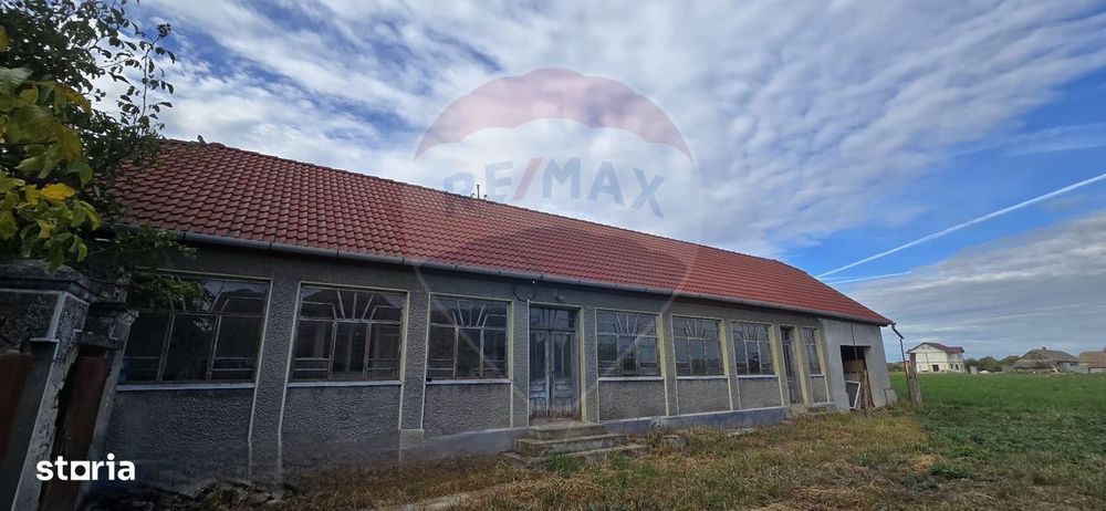 Teren si casă cu teren generos în Socodor
