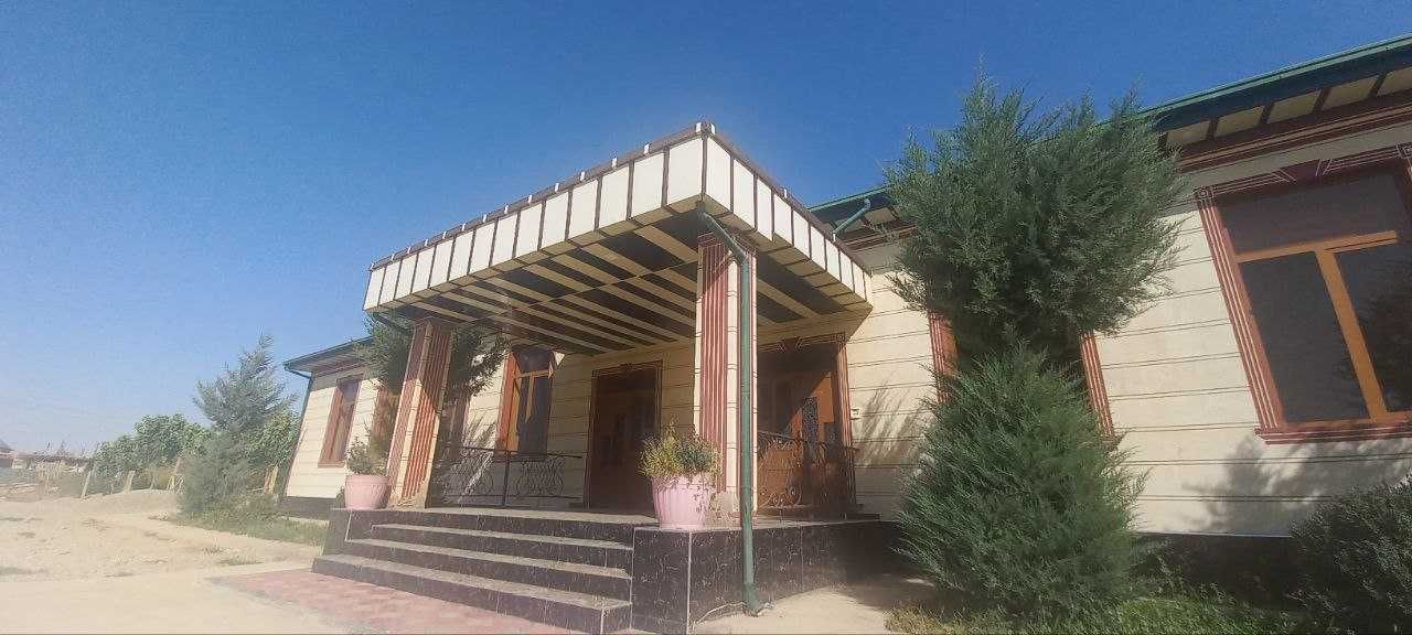 Sherobod tumanida noturar binosi bolib tolash sharti asosida sotiladi