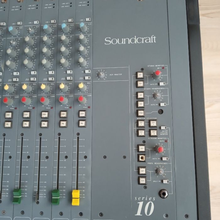 Soundcraft Микшерный пульт Англия