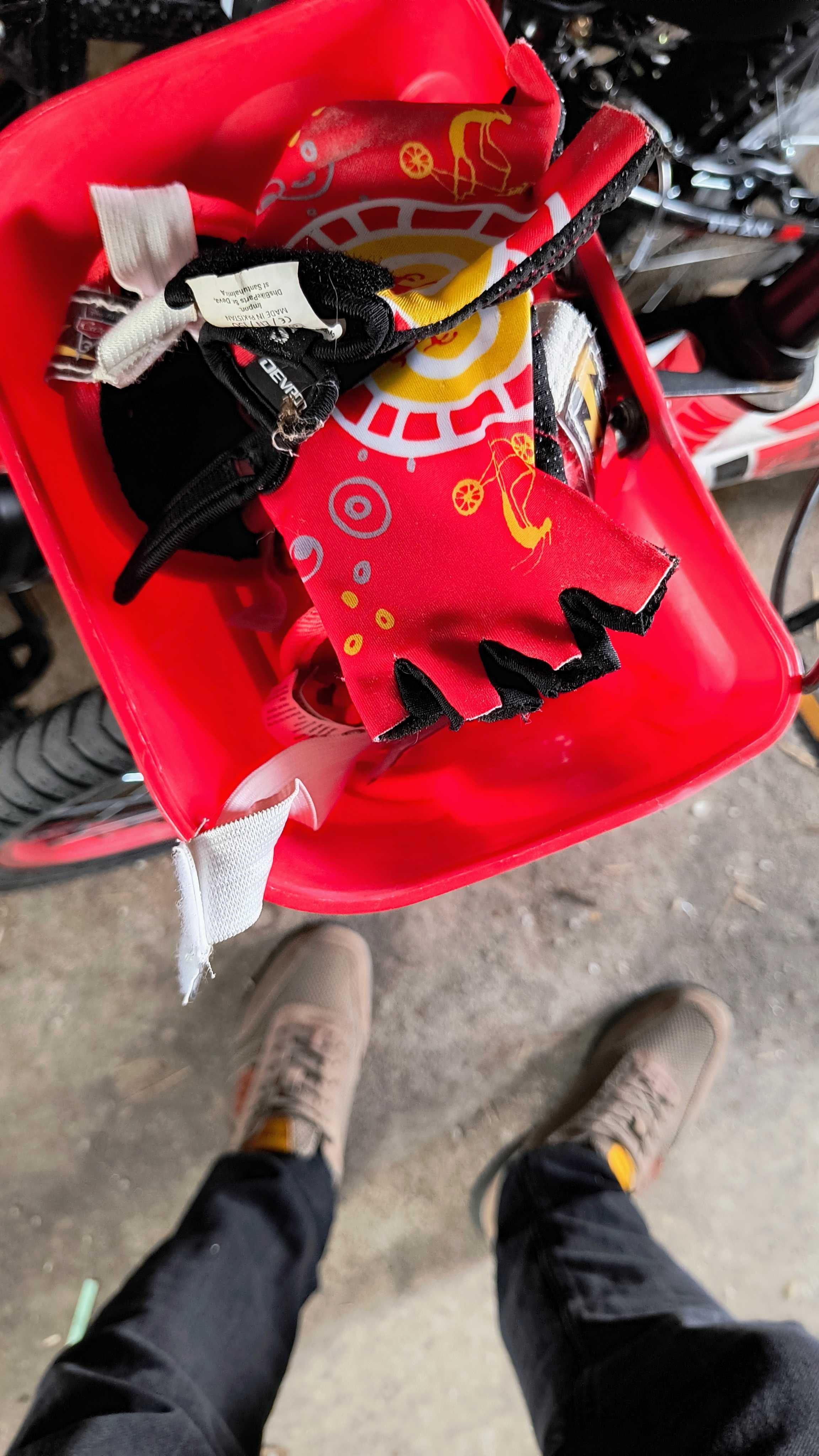 Vând 2 biciclete de 26" și de 20"