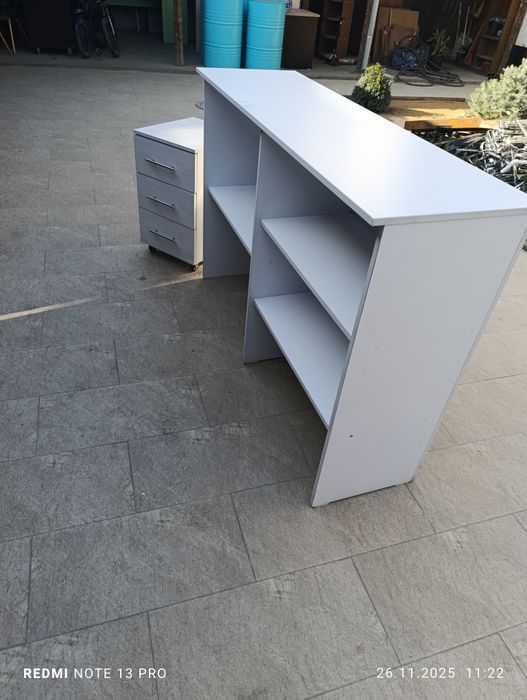 Продам стол ресепшн