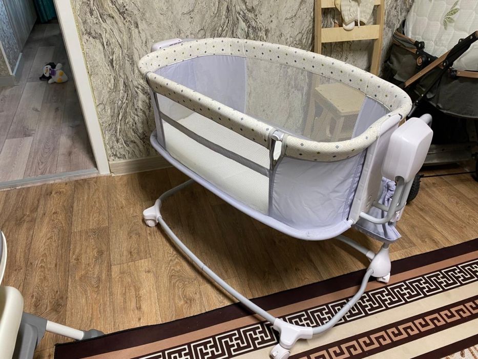 Продам кроватку с рождения удобная приставная  электронная колыбель