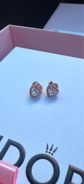 Cercei pandora aur roz.