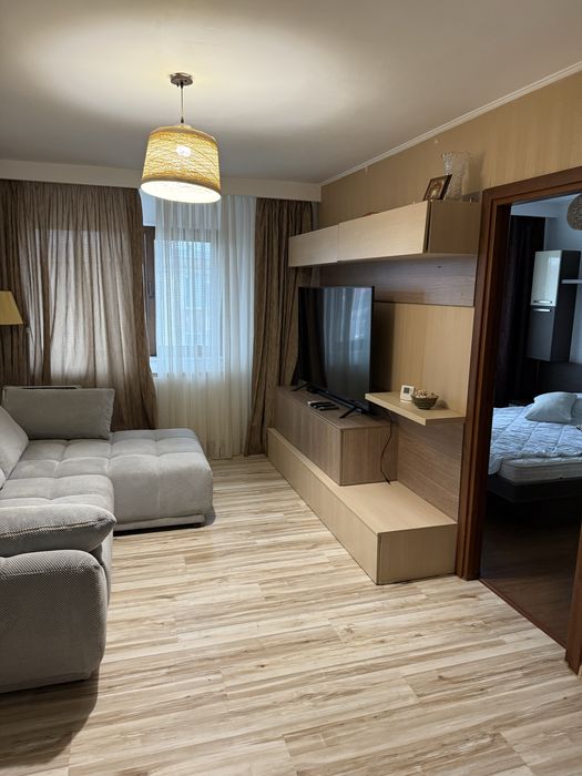 Inchiriez apartament cu 2 camere ultracentral Constanta