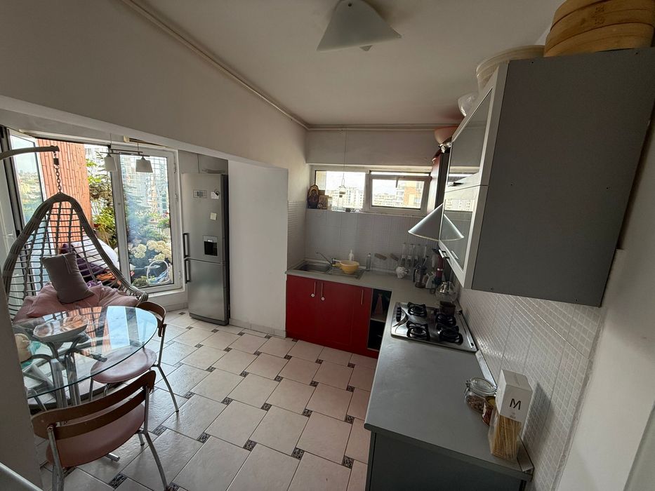 Vand apartament 3 camere deosebit pe Calea Calarasilor-direct propriet