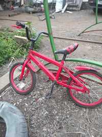 велосипед красного цвета