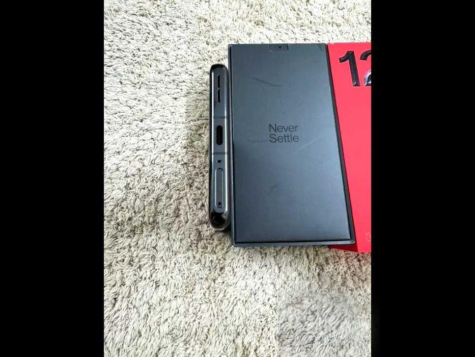 Vând/Schimb Oneplus 12 5g Black 512g ca Nou Dual Sim Full box Liber