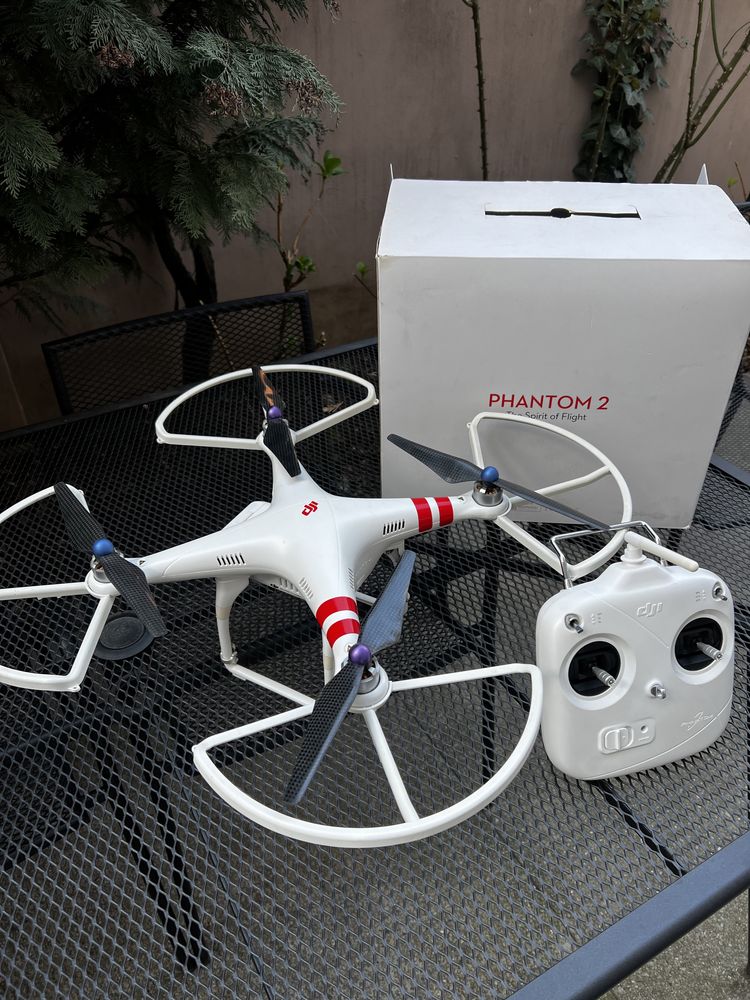 Drona DJI Phantom 2 cu stabilizator Zenmuse H3-3D