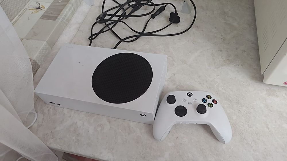 Продам Xbox series S 512gb