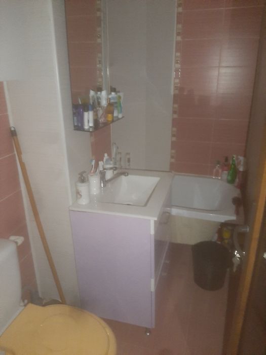 Închiriez apartament
