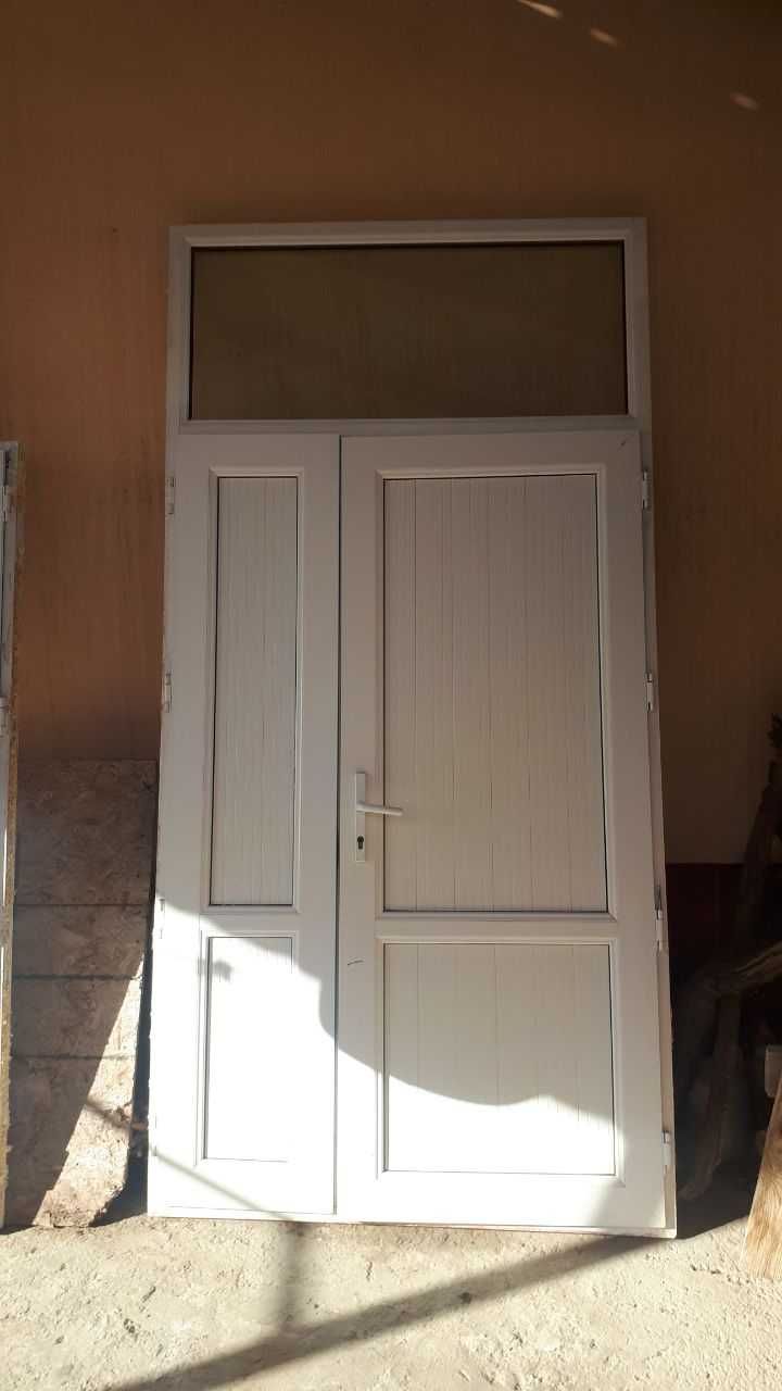 Пластиковые двери Б/У