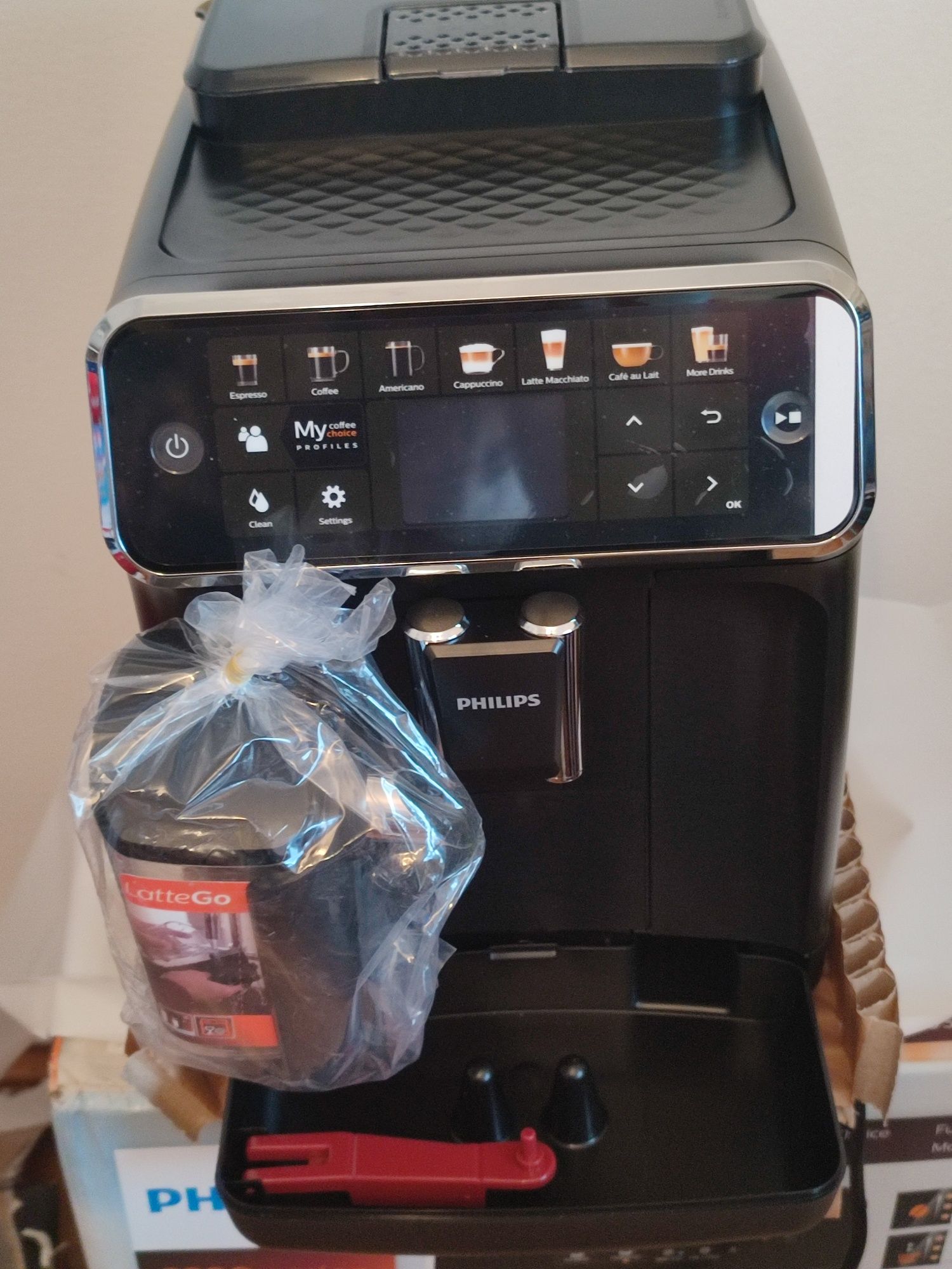 Espressor Philips Seria 5400 în stoc și seria 5500 Ep 5547.90