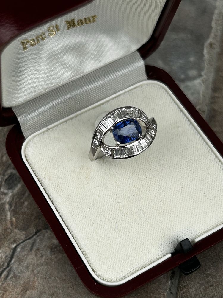 Inel din aur 18k diamante baghete si safir