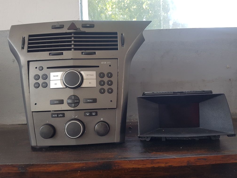 Радио CD плеър управление климатик за опел астра х