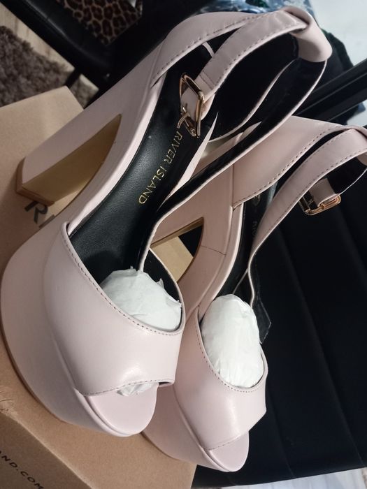 Vand sandale River Island noi