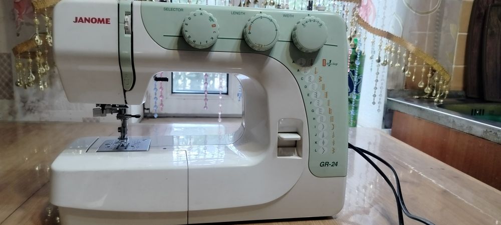 Продам  швейную машинку