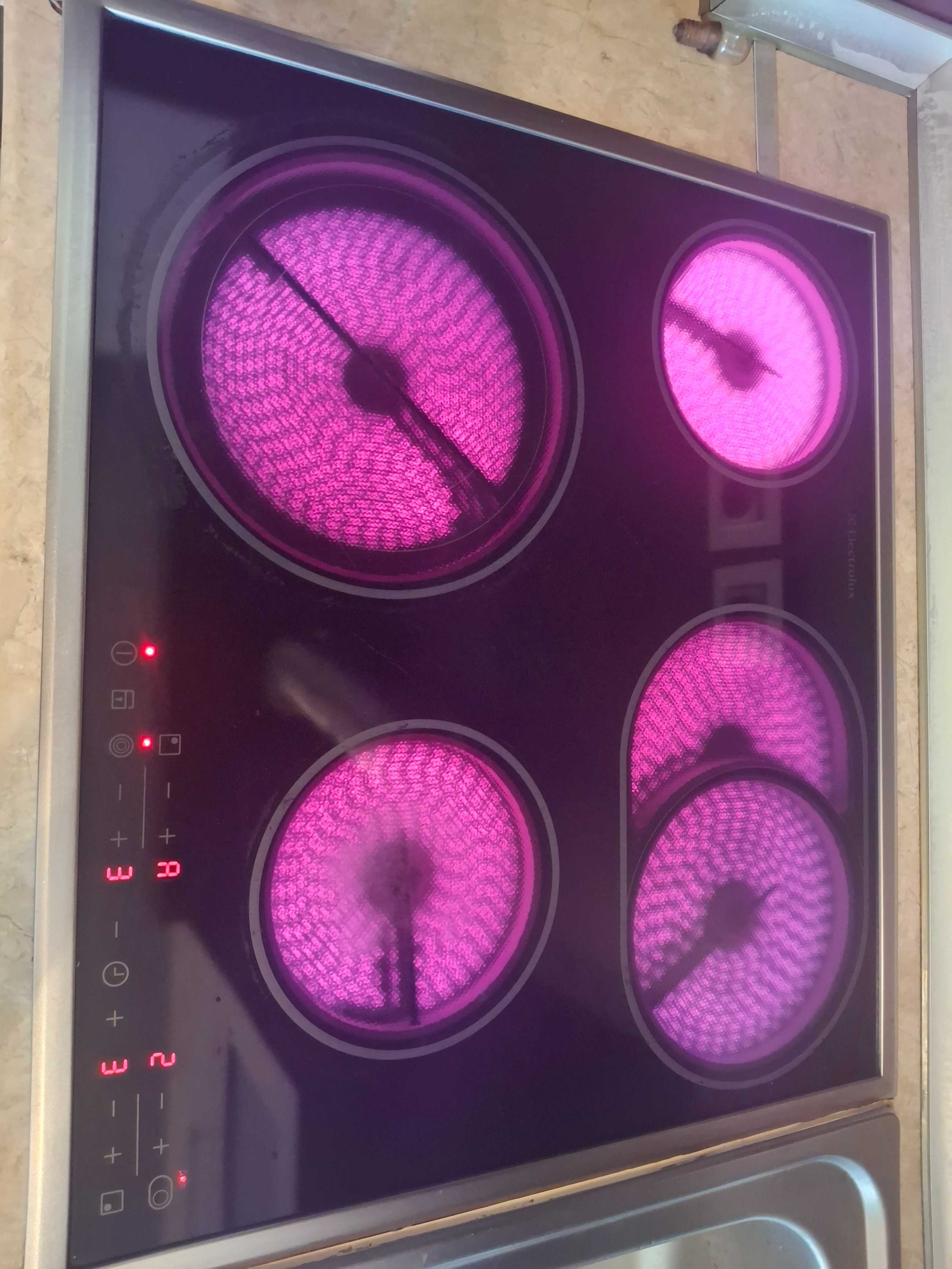 Фурна и котлони Electrolux