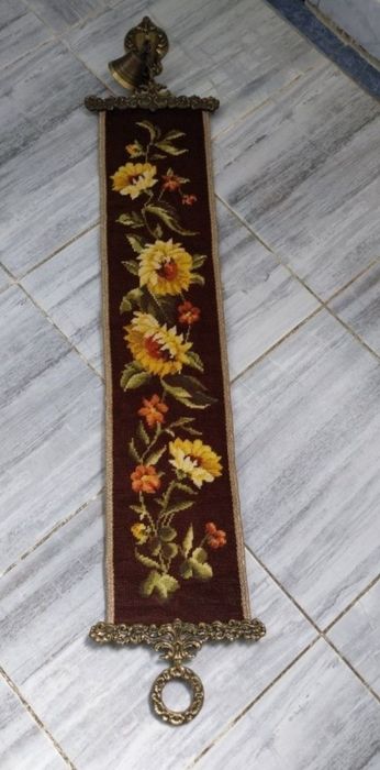 Goblen cu clopot bronz la întrare