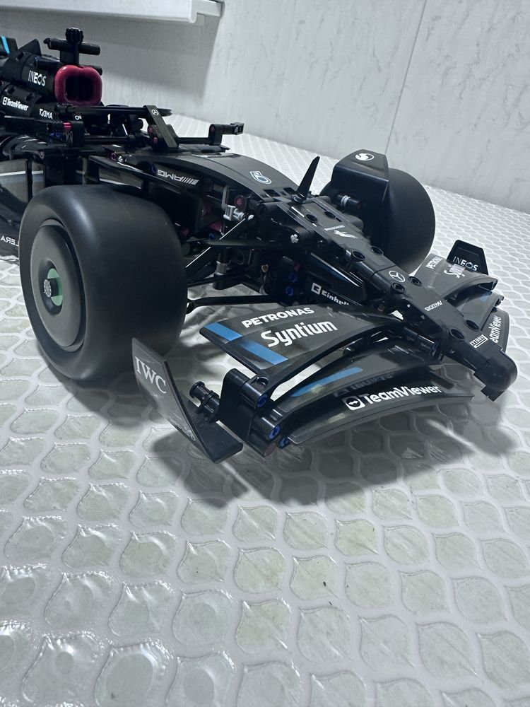Конструктор Лего F1 Petronas AMG