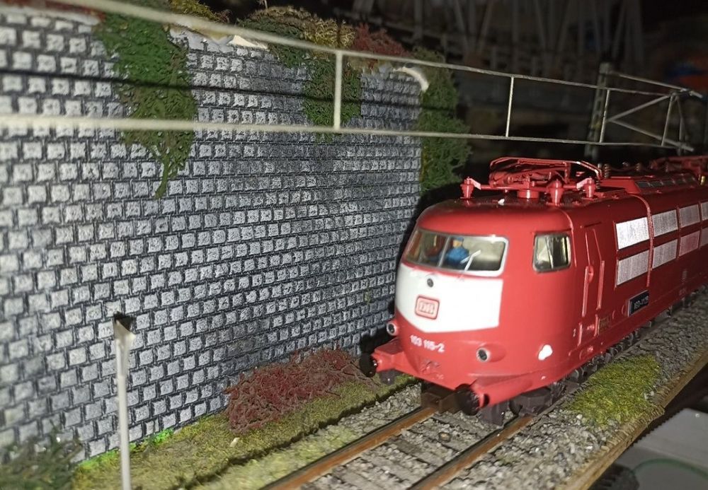 Locomotiva digitala cu sunete fleischmann 

Specificatii:
- sasiu din