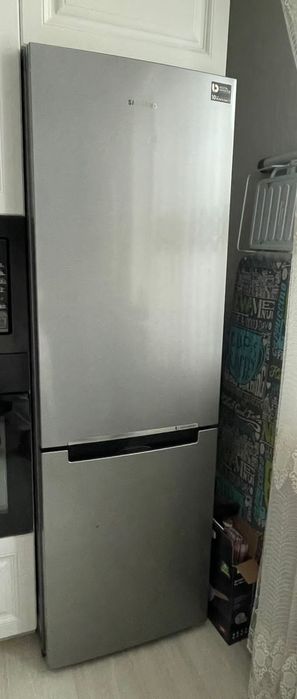 Холодильник Samsung