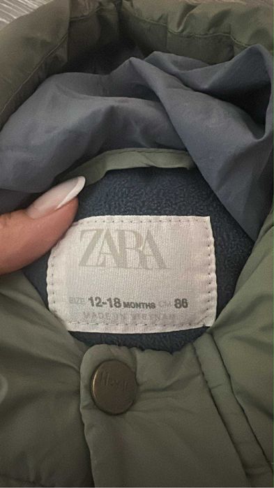 Geaca zara in stare foarte buna , purtata de cateva ori pentru baietel