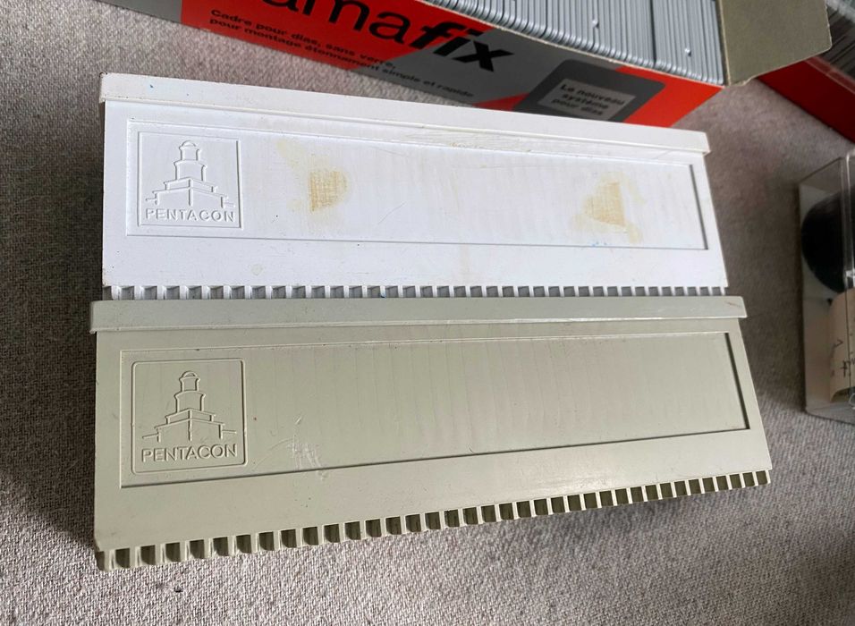 Set Diapozitiv cu suporti si casete diapozitive tot ce se vede in poze